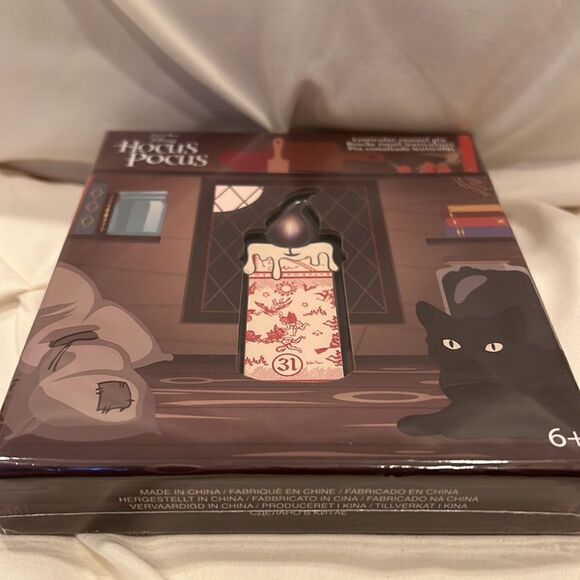 Loungefly X Hocus Pocus Black Flame Candle Lenticular Pin LE only 2000!! - Picture 3 of 9